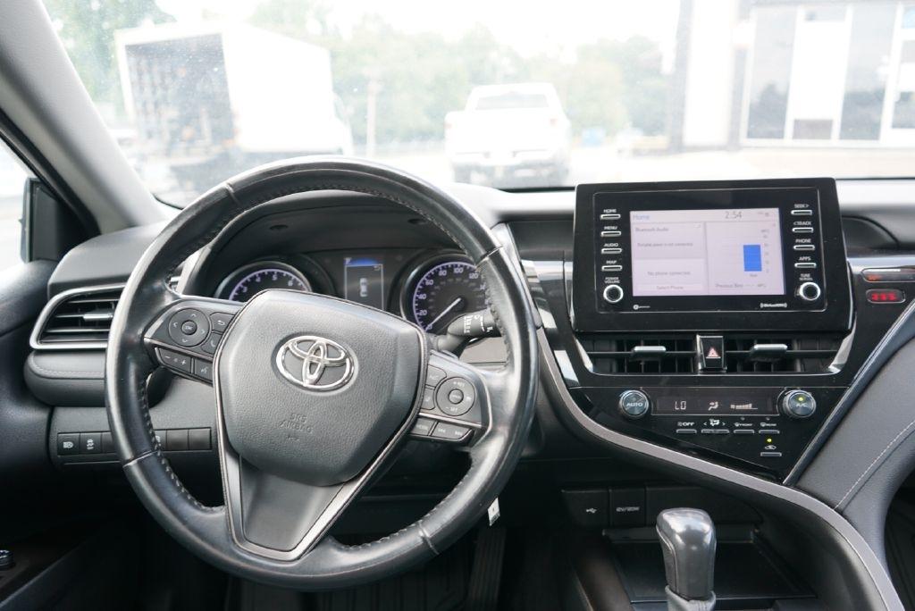 Toyota Camry SE 2021