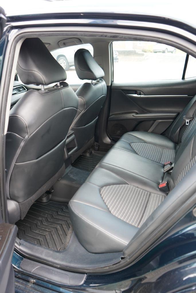 Toyota Camry SE 2021