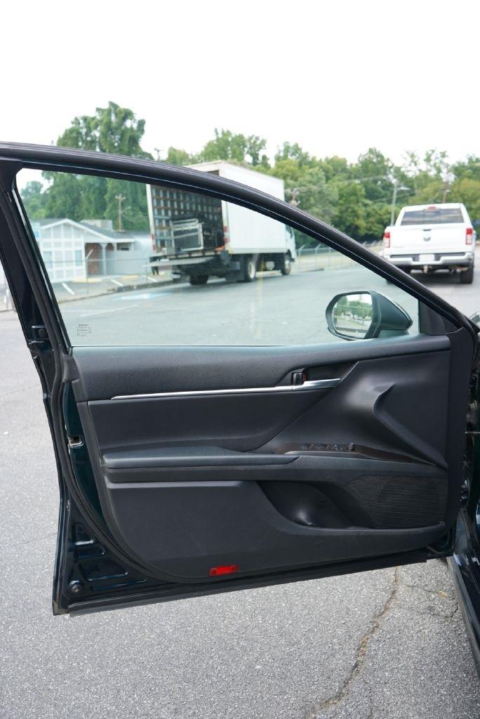 Toyota Camry SE 2021