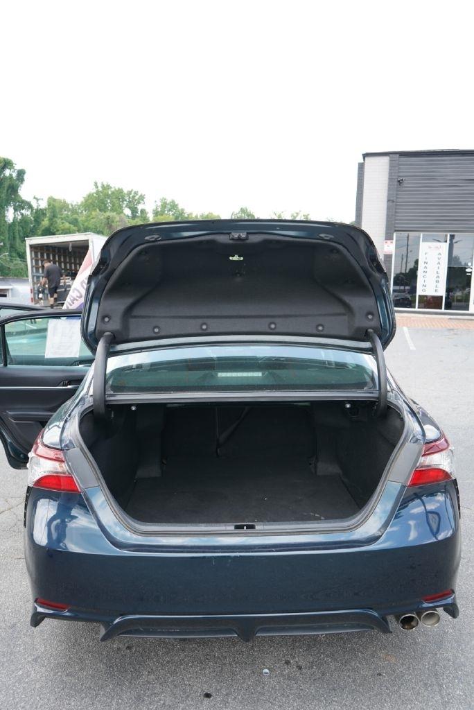 Toyota Camry SE 2021