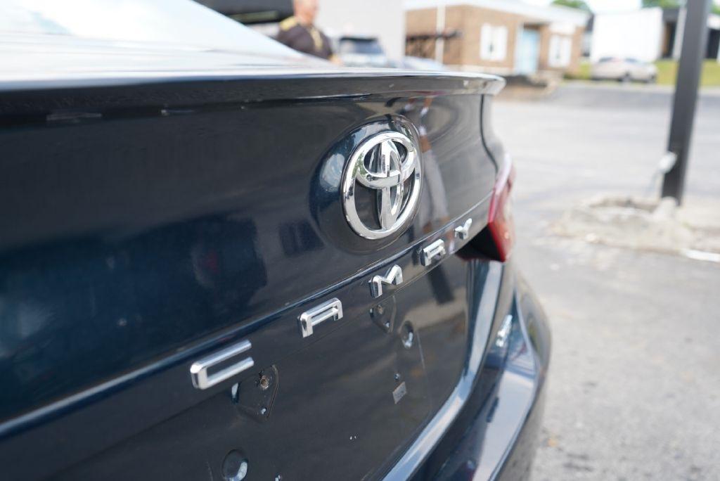 Toyota Camry SE 2021