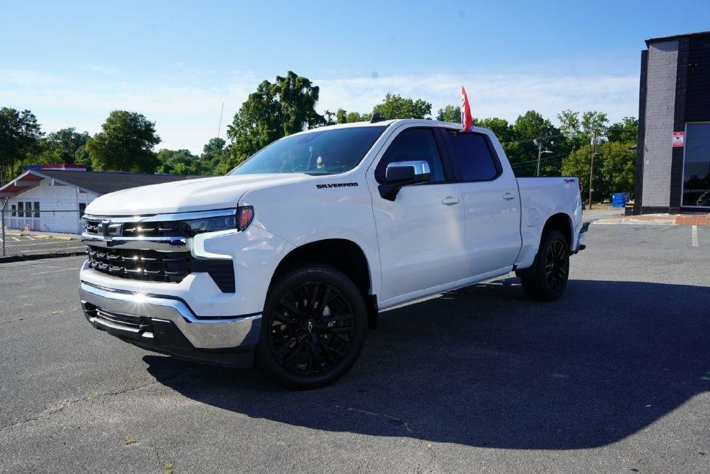 Chevrolet Silverado 1500 LT Crew Cab 4WD 2023