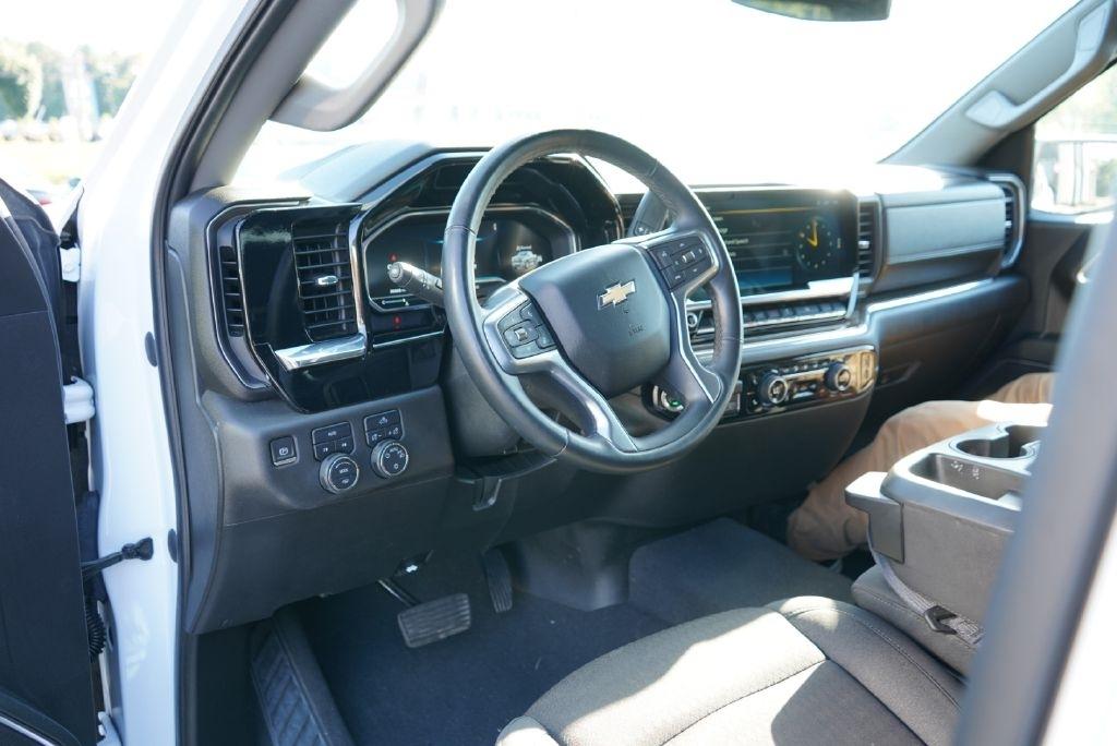 Chevrolet Silverado 1500 LT Crew Cab 4WD 2023