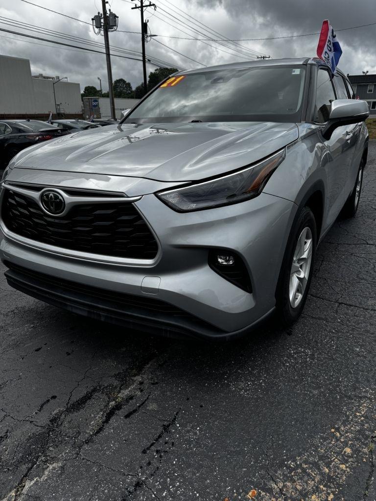 Toyota Highlander LE FWD V6 2021