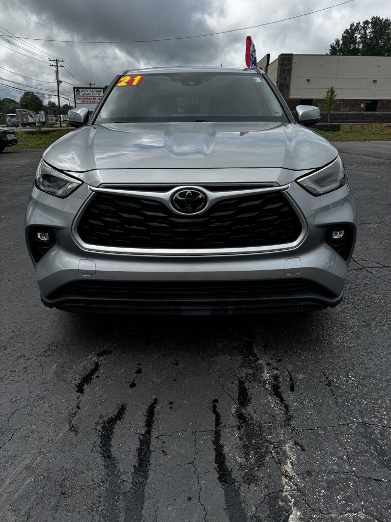 Toyota Highlander LE FWD V6 2021