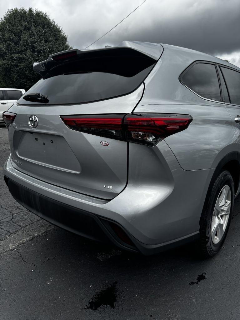 Toyota Highlander LE FWD V6 2021
