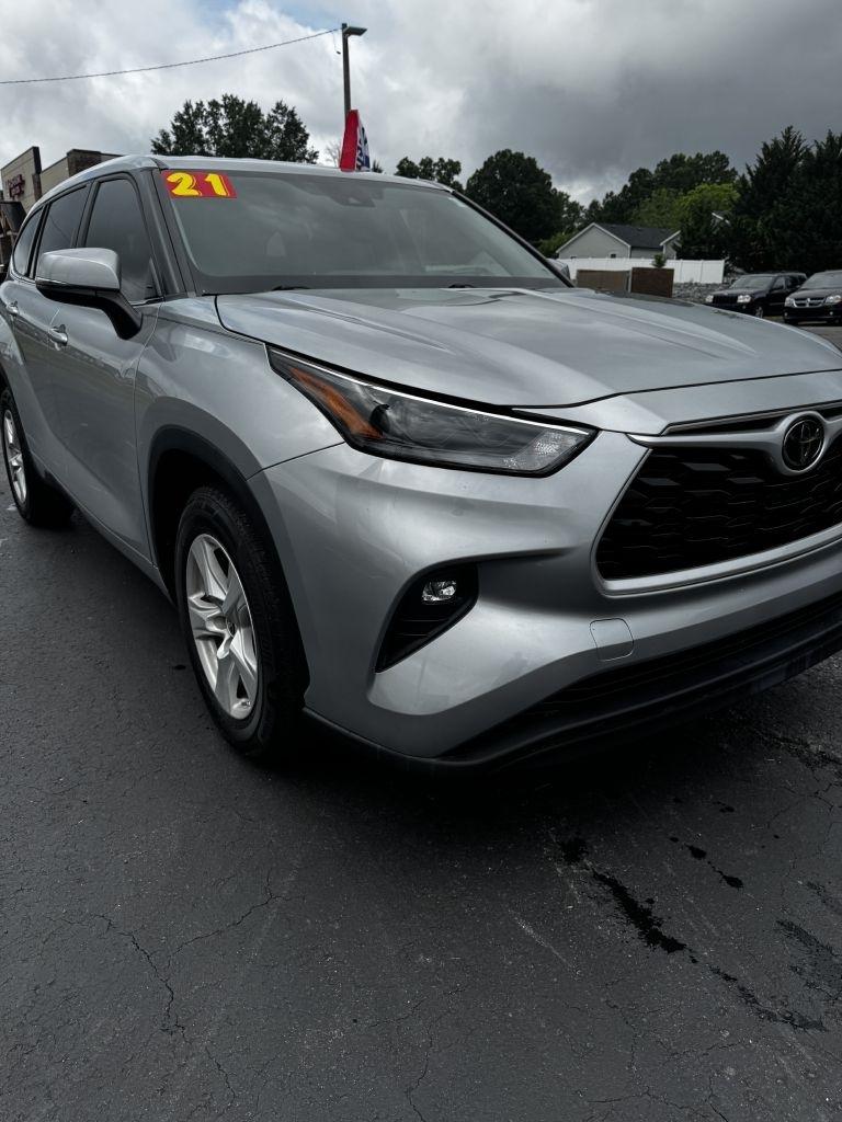 Toyota Highlander LE FWD V6 2021