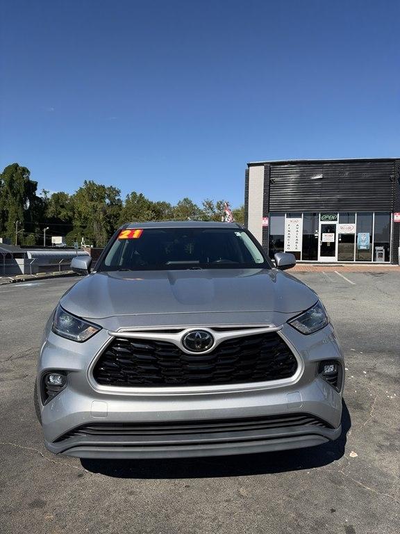 Toyota Highlander LE FWD V6 2021