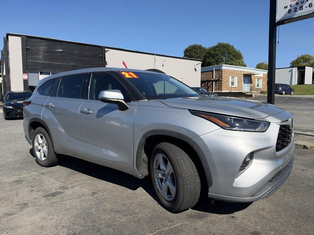 Toyota Highlander LE FWD V6 2021