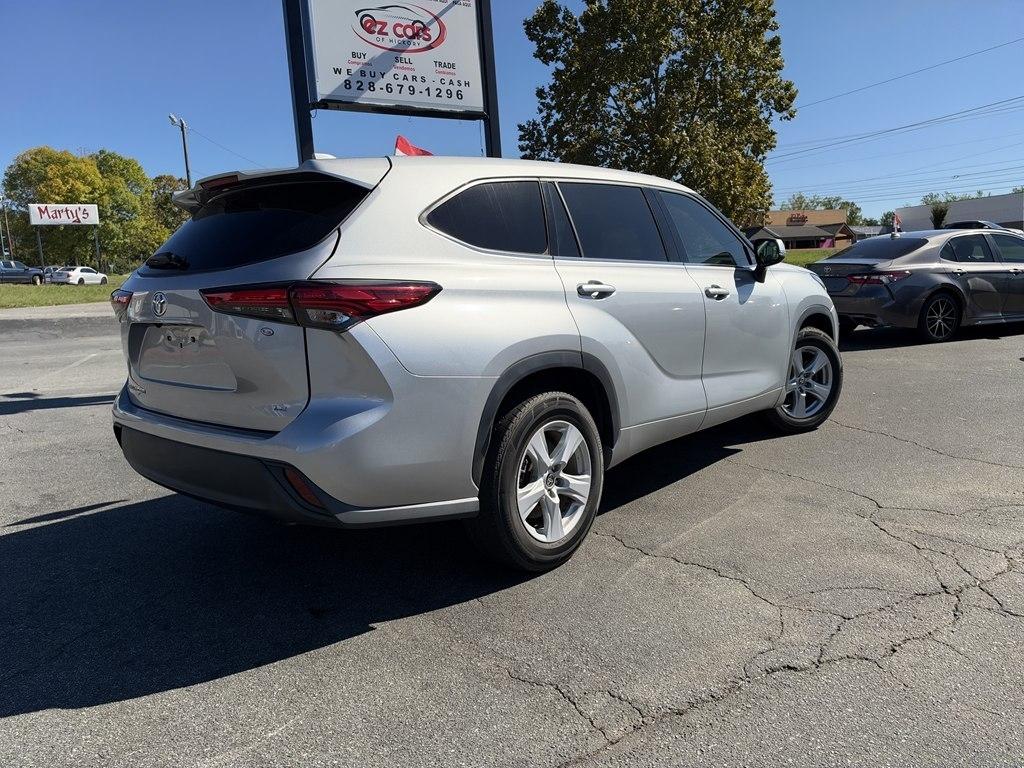 Toyota Highlander LE FWD V6 2021