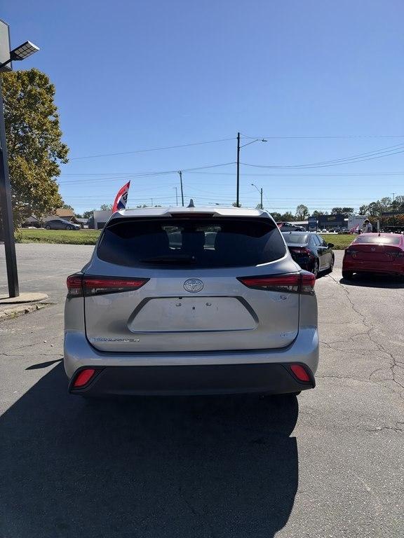 Toyota Highlander LE FWD V6 2021