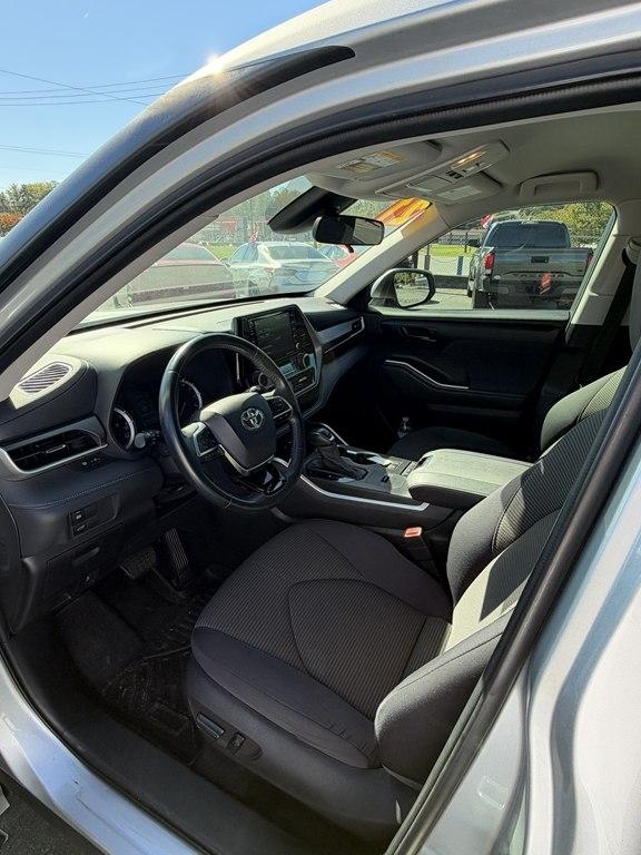 Toyota Highlander LE FWD V6 2021