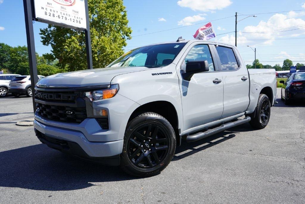 Chevrolet Silverado 1500 Custom Crew Cab 4WD 2024