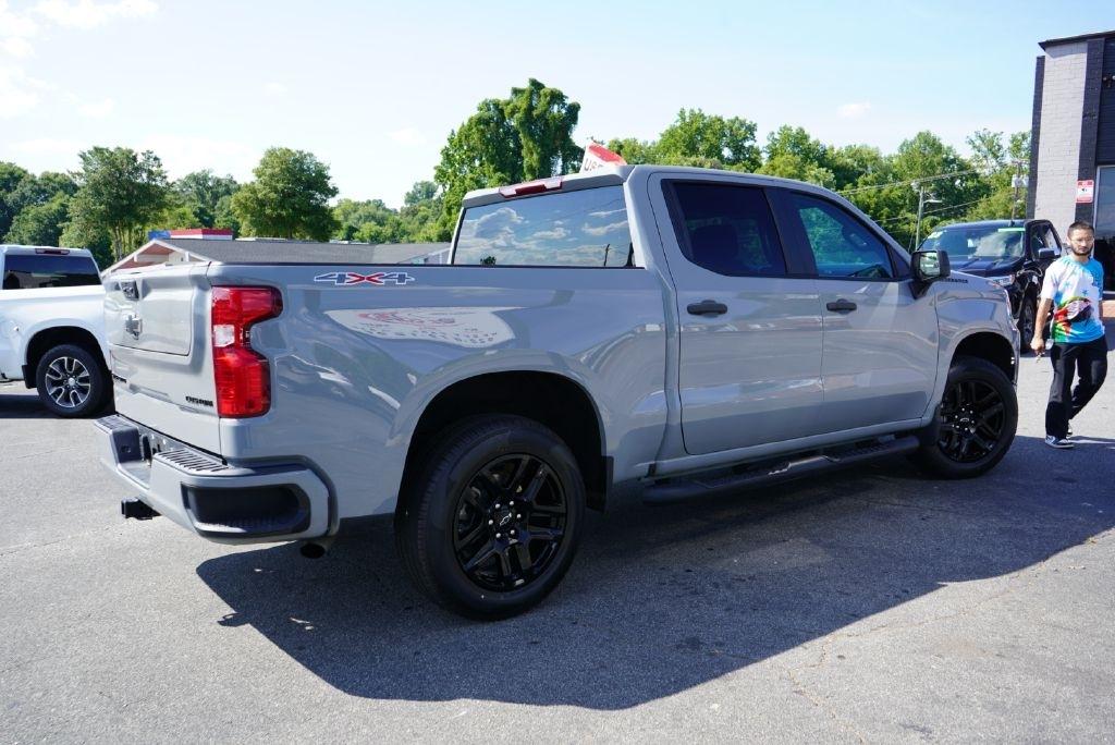 Chevrolet Silverado 1500 Custom Crew Cab 4WD 2024