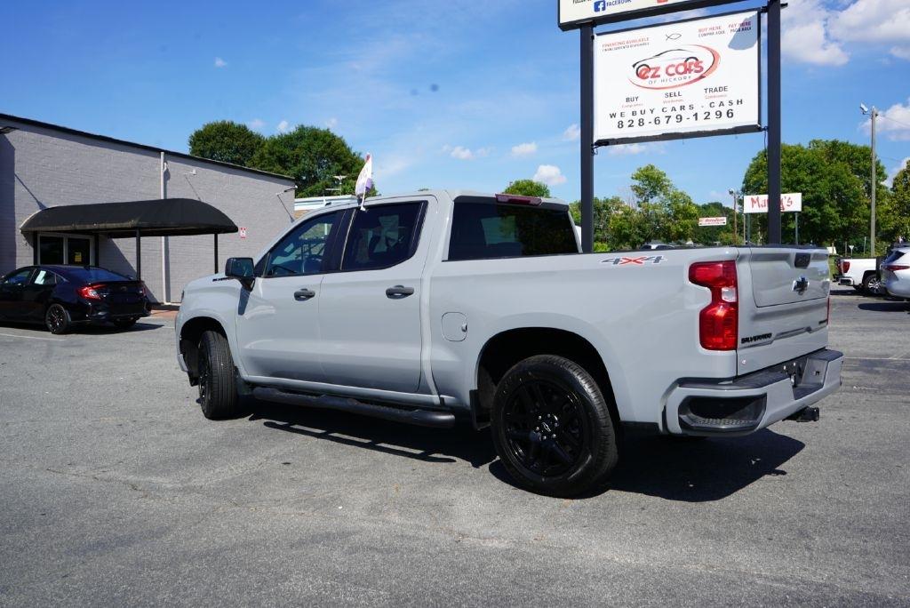 Chevrolet Silverado 1500 Custom Crew Cab 4WD 2024