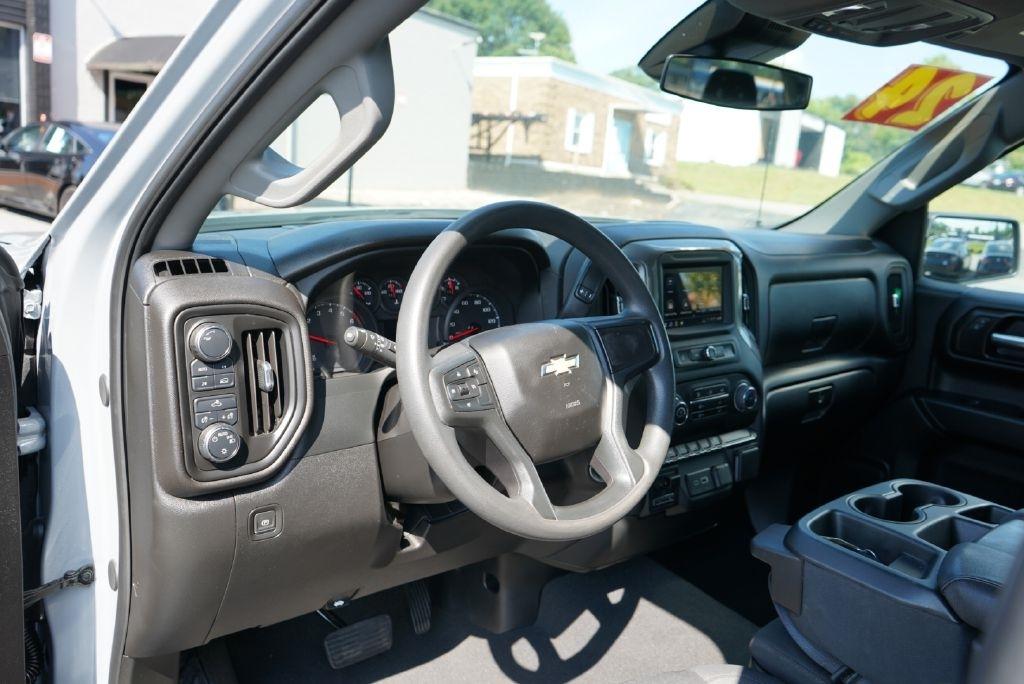 Chevrolet Silverado 1500 Custom Crew Cab 4WD 2024