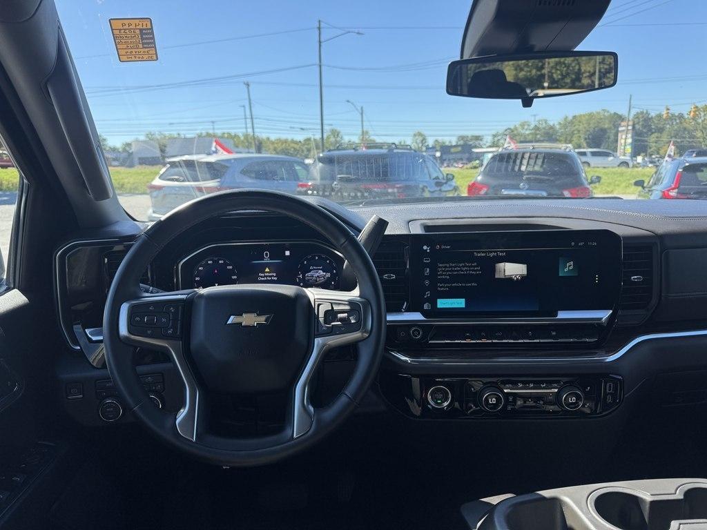 Chevrolet Silverado 1500 LT-L Crew Cab 4WD 2023