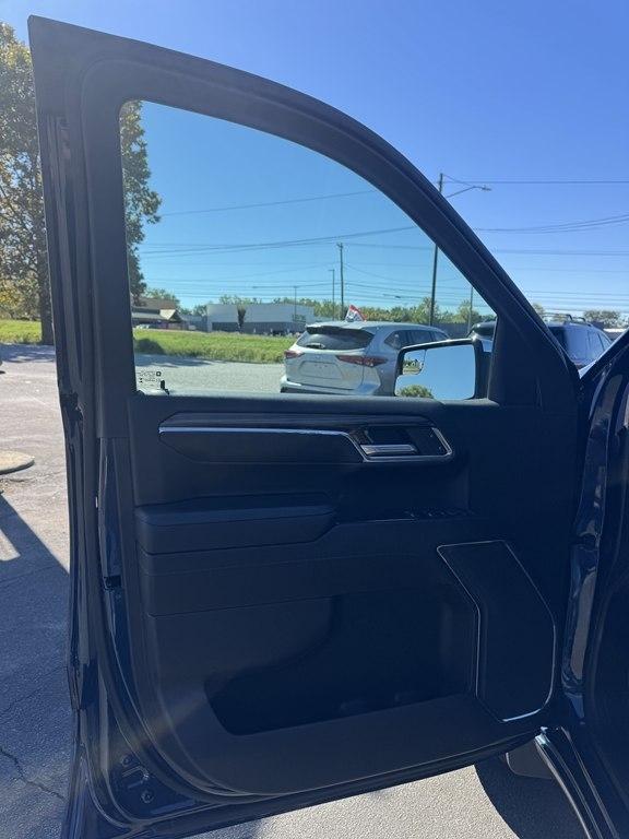 Chevrolet Silverado 1500 LT-L Crew Cab 4WD 2023
