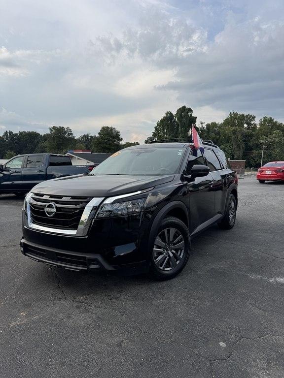 Nissan Pathfinder SV 2025