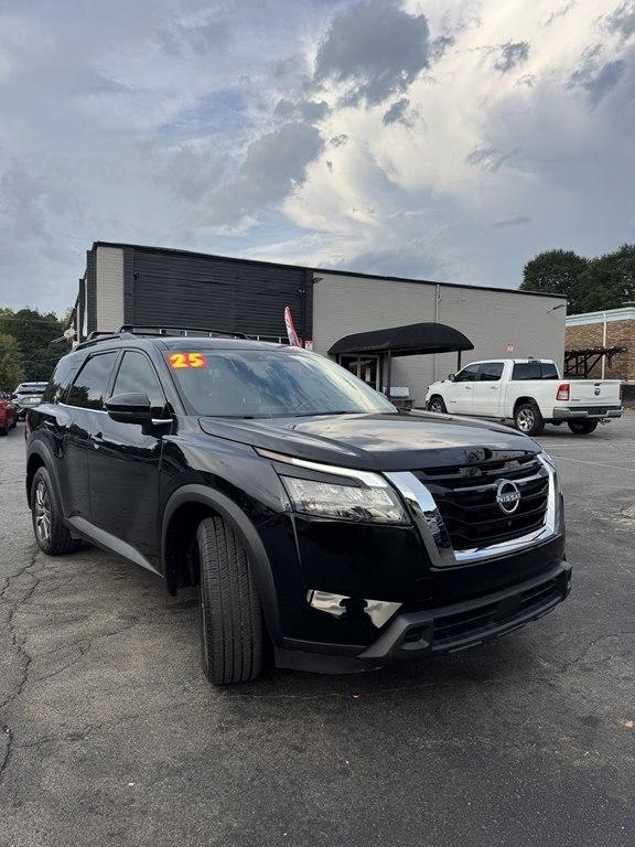 Nissan Pathfinder SV 2025