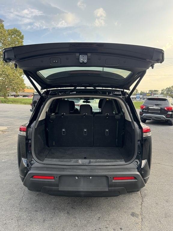 Nissan Pathfinder SV 2025