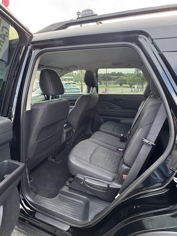 Nissan Pathfinder SV 2025