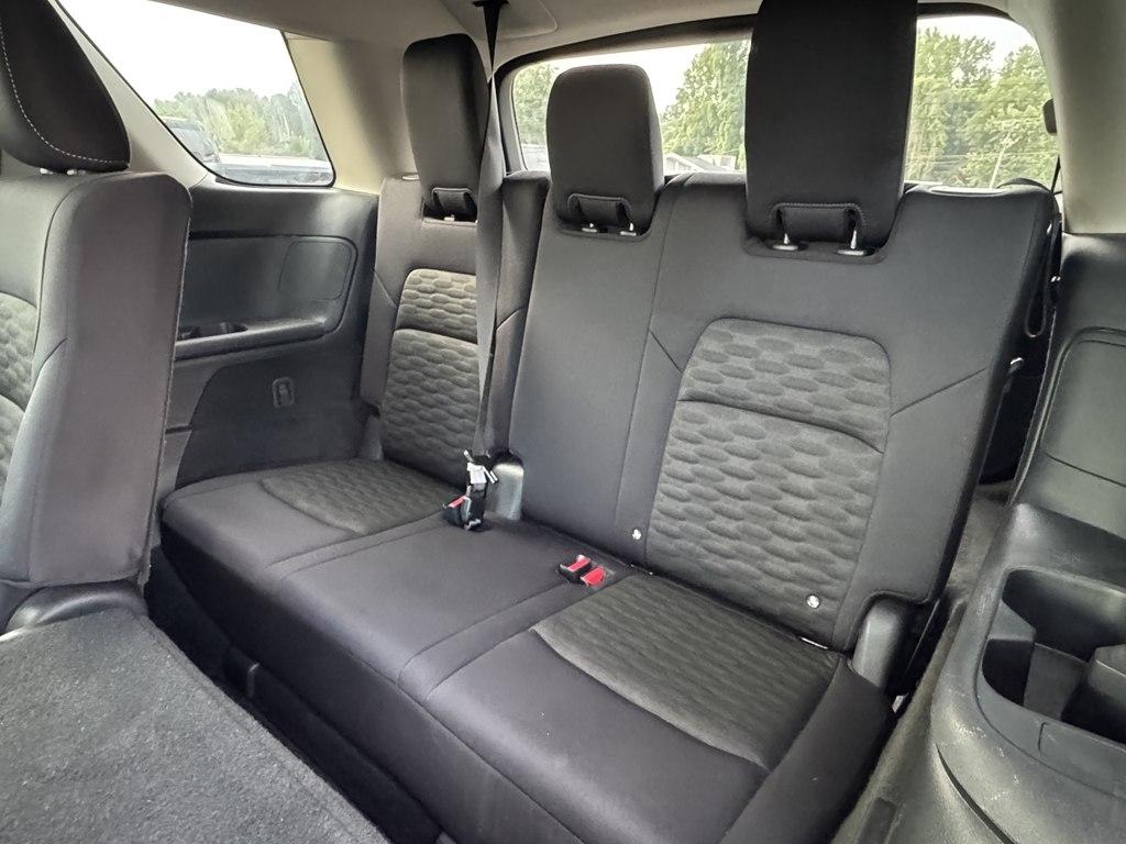 Nissan Pathfinder SV 2025