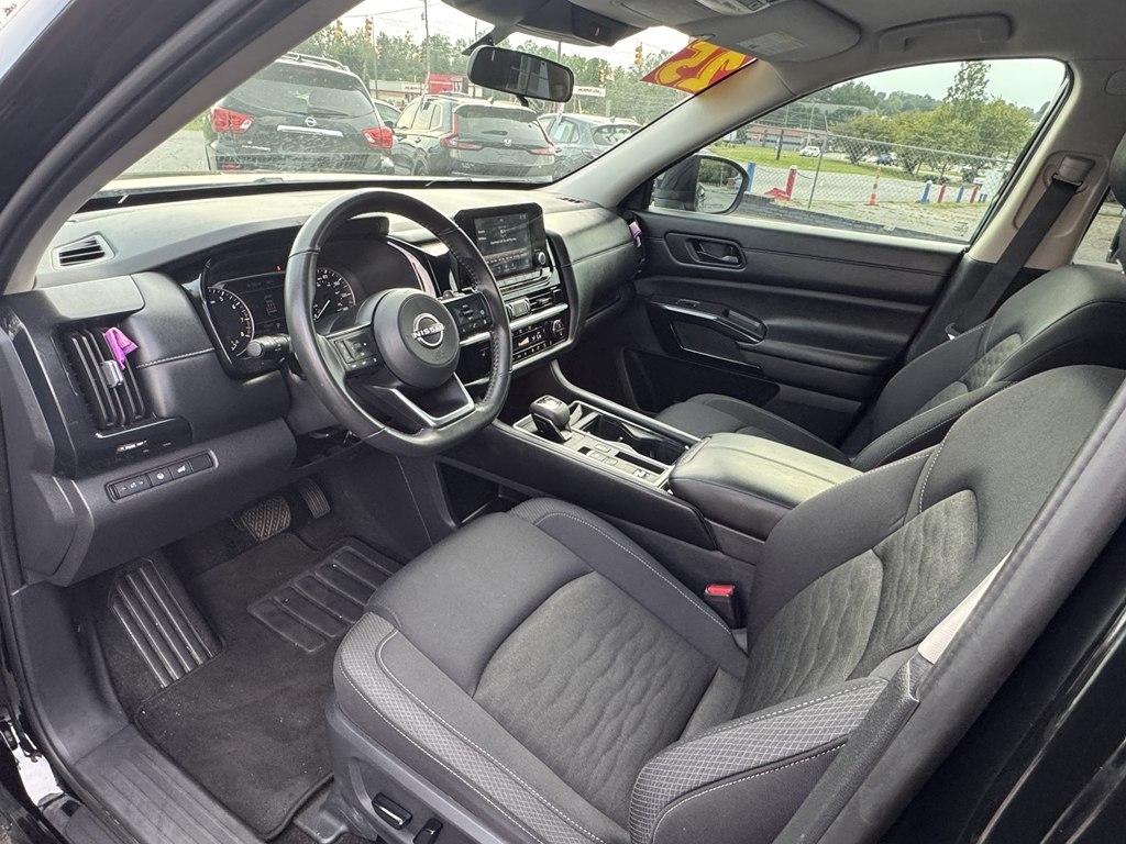 Nissan Pathfinder SV 2025