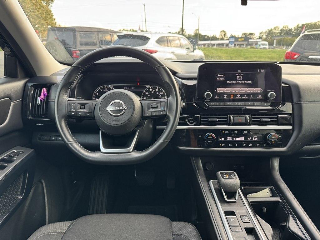 Nissan Pathfinder SV 2025