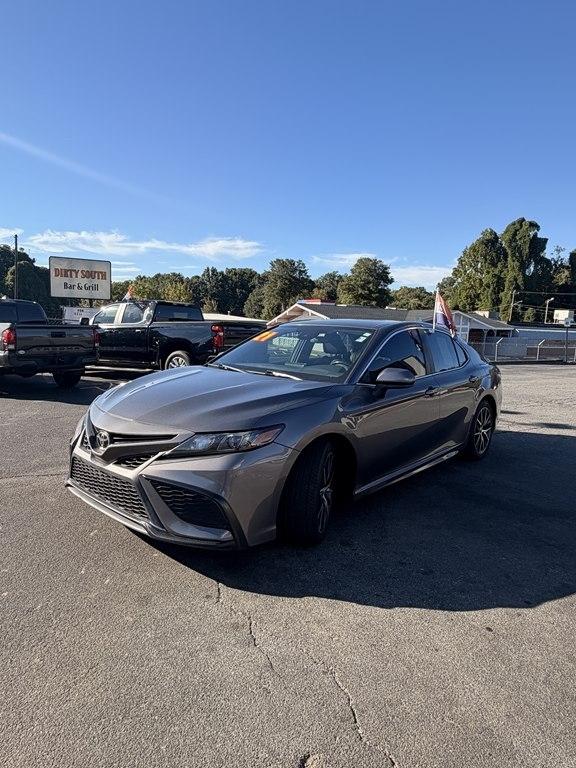 Toyota Camry SE 2021