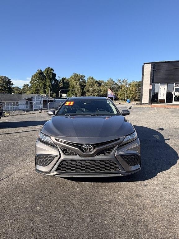 Toyota Camry SE 2021