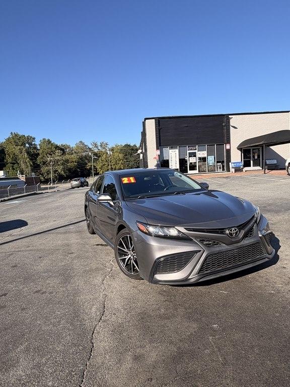 Toyota Camry SE 2021