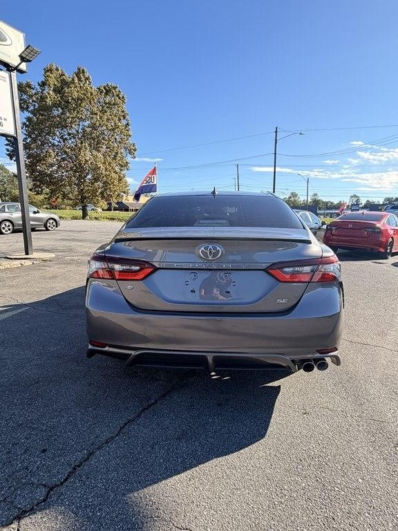 Toyota Camry SE 2021