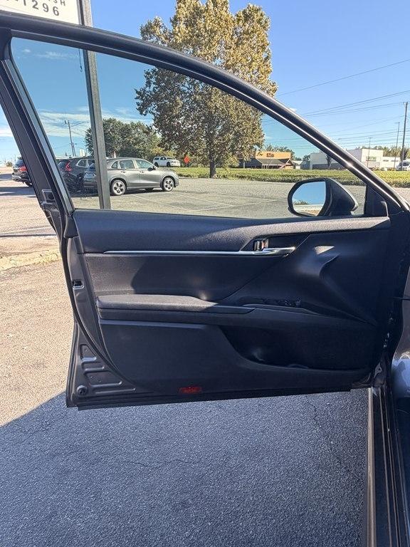 Toyota Camry SE 2021