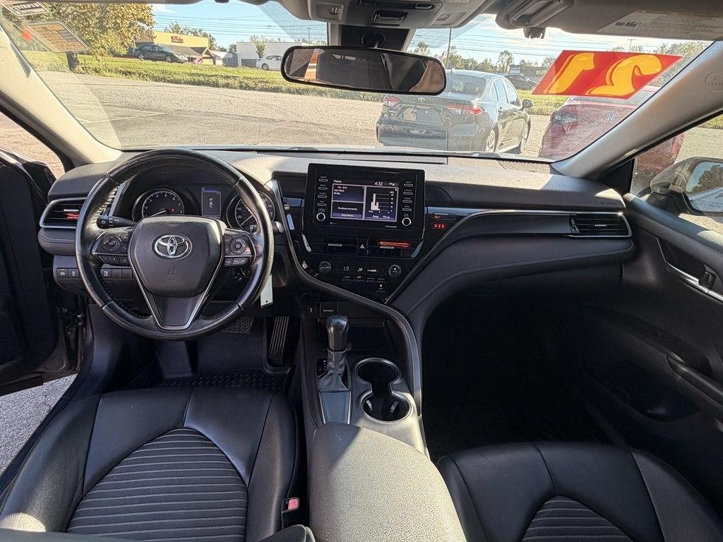 Toyota Camry SE 2021