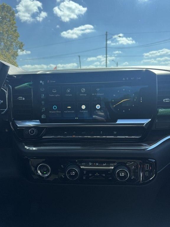 Chevrolet Silverado 1500 LT-L Crew Cab 4WD 2023