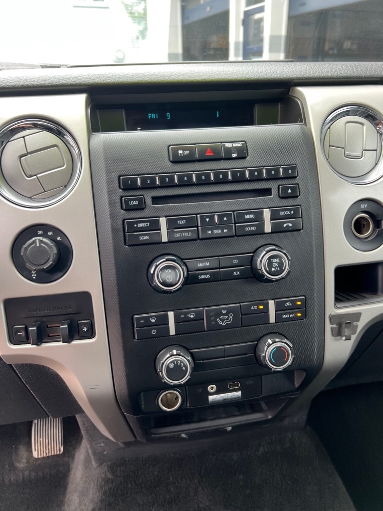 Ford F-150 XL SuperCab 8-ft. Bed 4WD 2011 Ford F-150 XL SuperCab 8-ft. Bed 4WD 2011