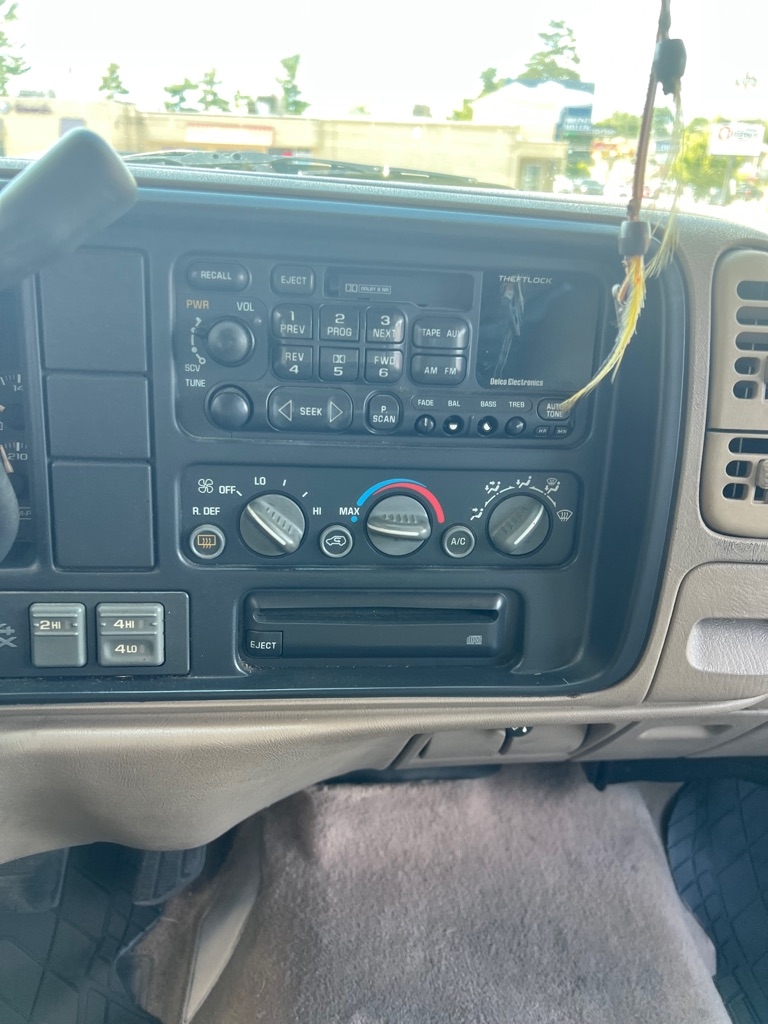 Chevrolet Tahoe 2-Door 4WD 1997 Chevrolet Tahoe 2-Door 4WD 1997