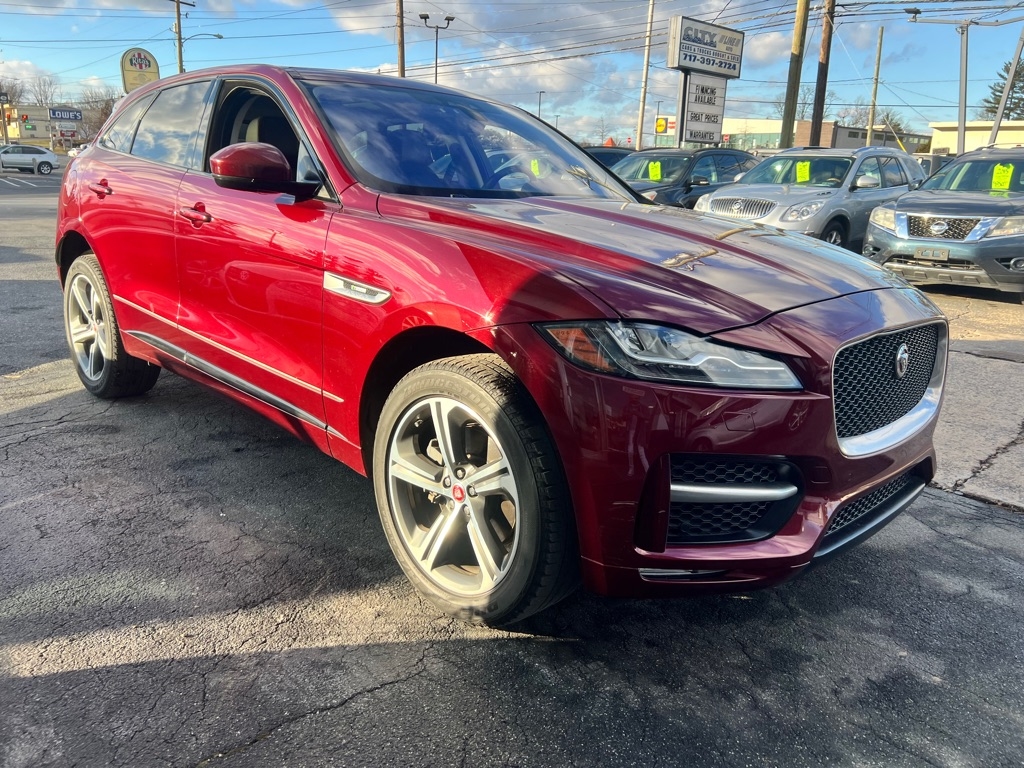 2017 Jaguar F-Pace R-Sport's photo