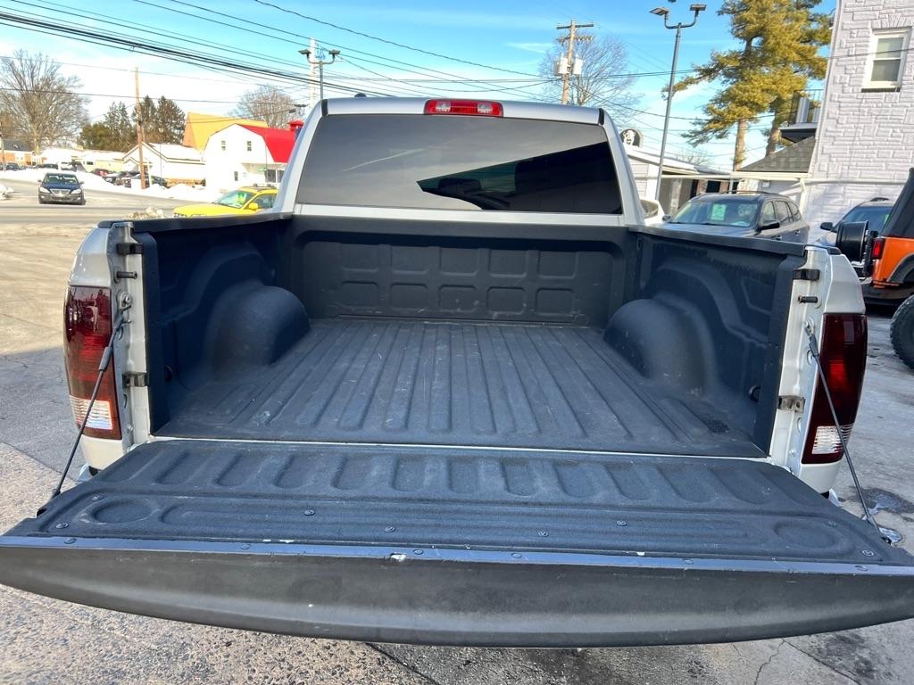 RAM 1500 Tradesman Crew Cab SWB 4WD 2016