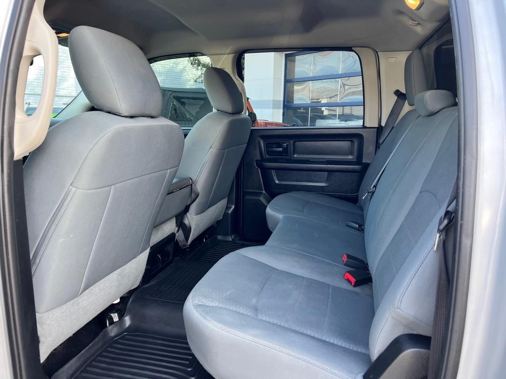 RAM 1500 Tradesman Crew Cab SWB 4WD 2016