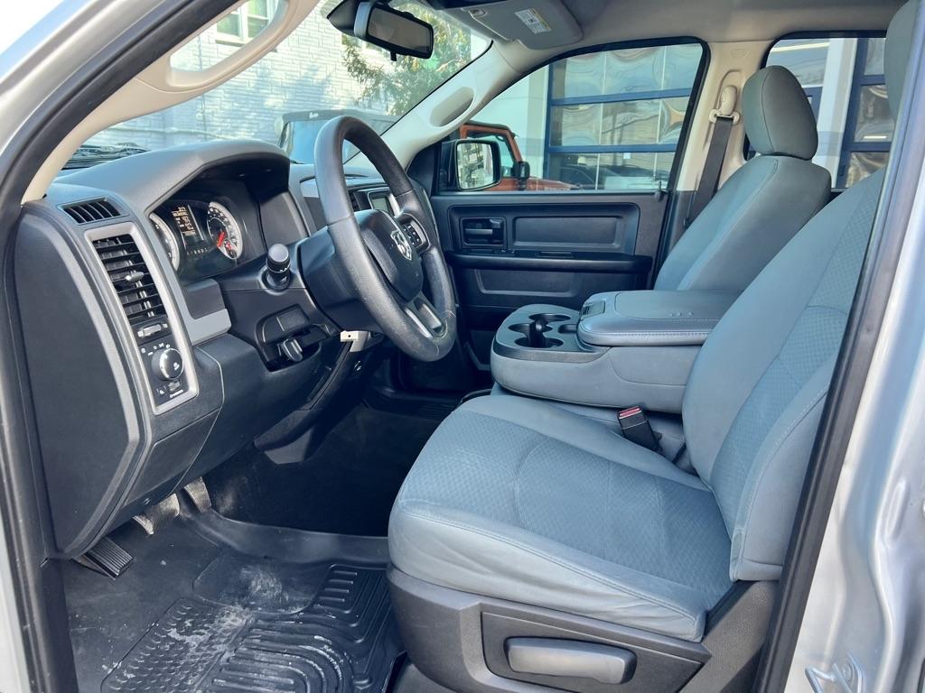 RAM 1500 Tradesman Crew Cab SWB 4WD 2016