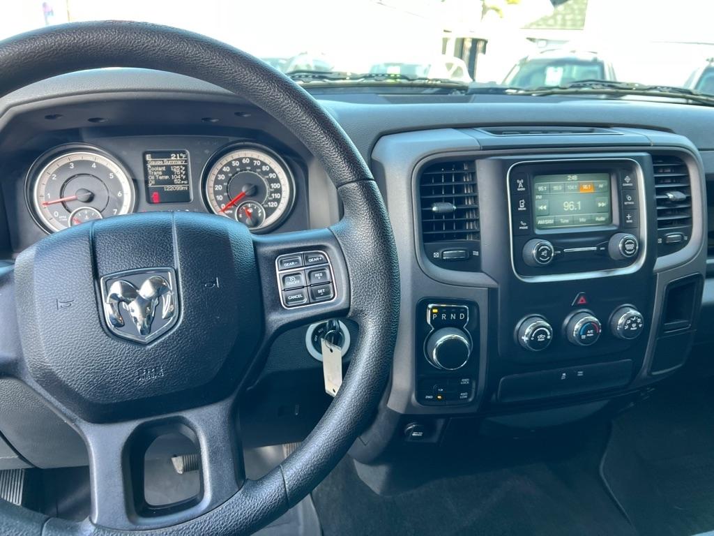RAM 1500 Tradesman Crew Cab SWB 4WD 2016