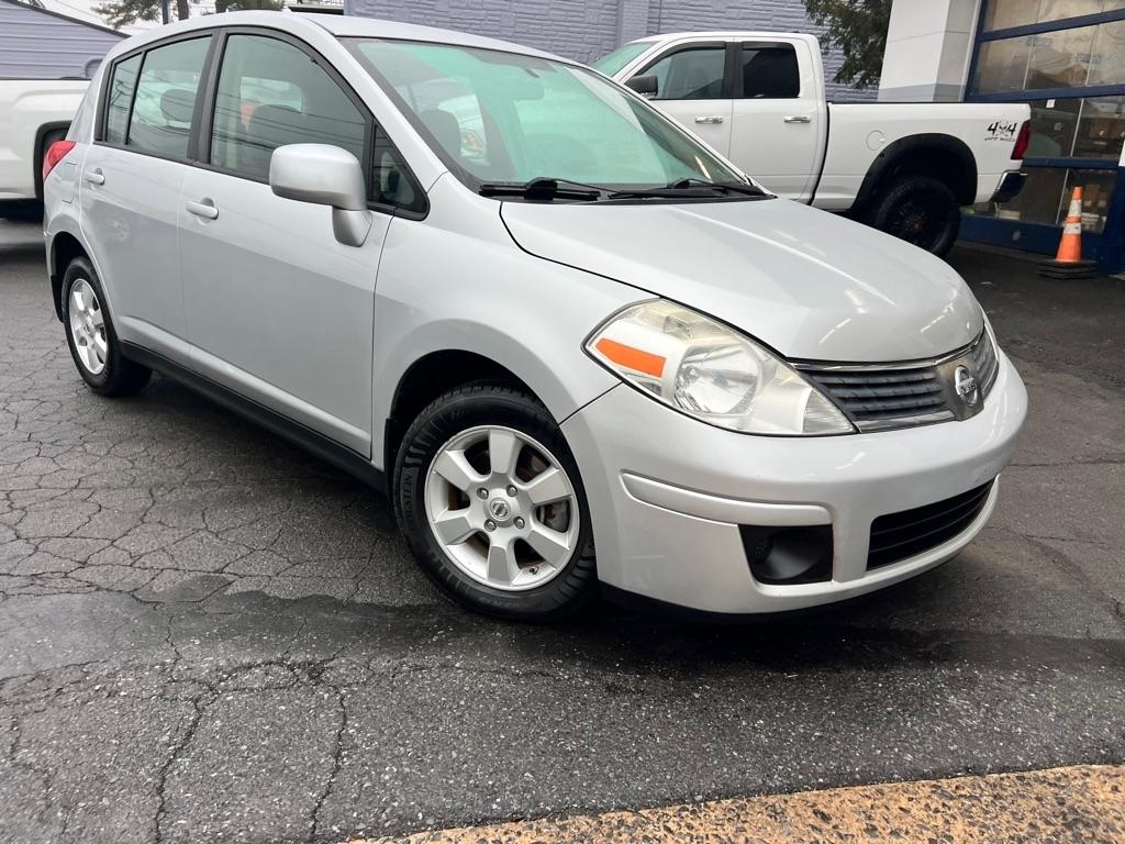 Nissan Versa 1.8 S Hatchback 2009