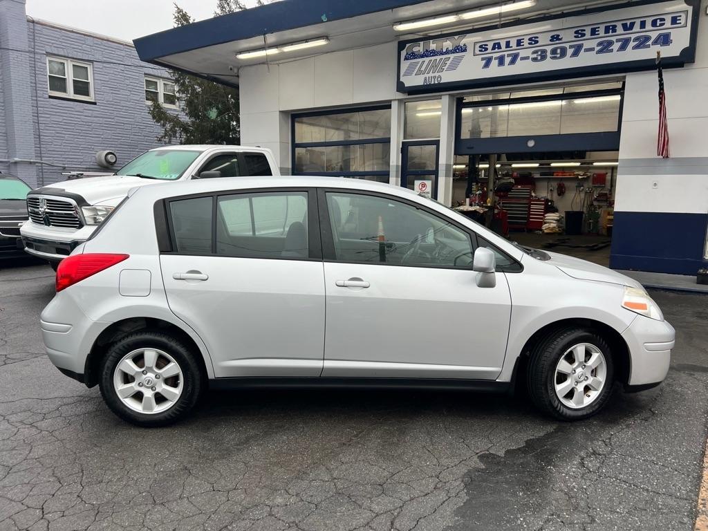 Nissan Versa 1.8 S Hatchback 2009