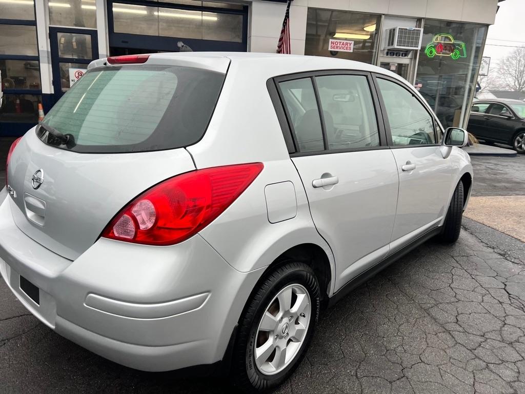 Nissan Versa 1.8 S Hatchback 2009
