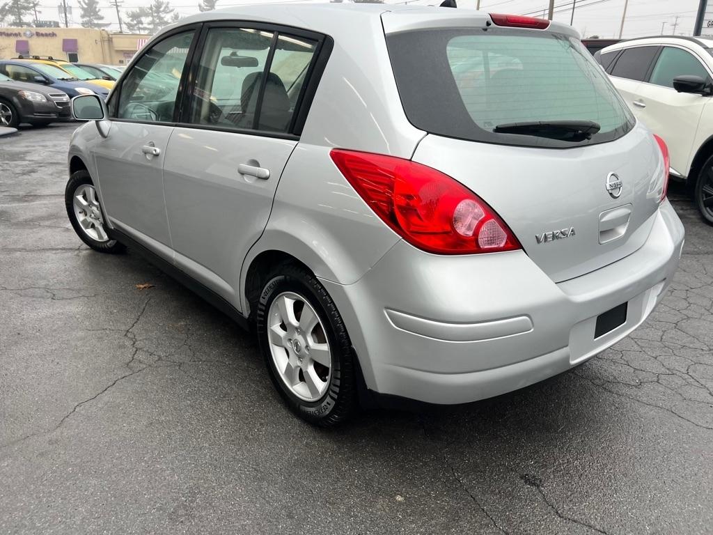Nissan Versa 1.8 S Hatchback 2009