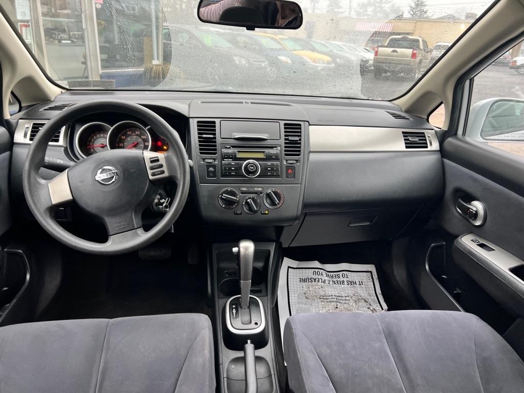 Nissan Versa 1.8 S Hatchback 2009