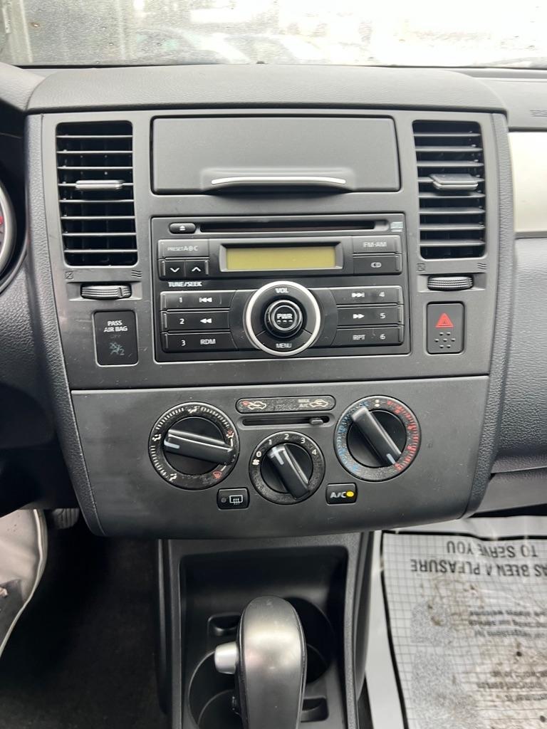 Nissan Versa 1.8 S Hatchback 2009