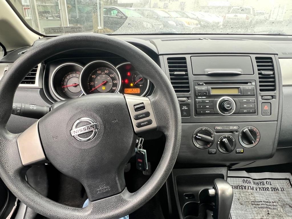 Nissan Versa 1.8 S Hatchback 2009